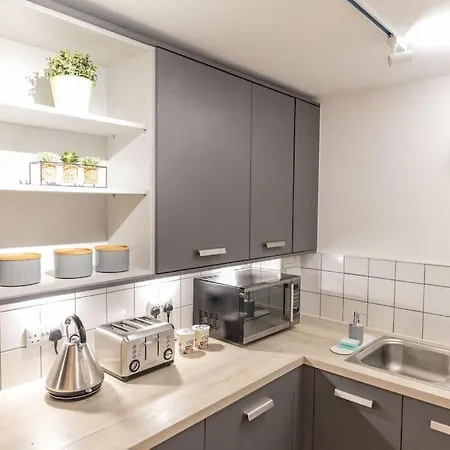 Chrome Homes - New 1 Bed Centre Wi-fi/smarttv * Birmingham