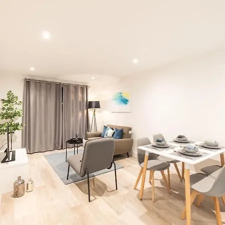 Chrome Homes - New 1 Bed Centre Wi-fi/smarttv Apartment Birmingham