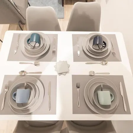 Chrome Homes - New 1 Bed Centre Wi-fi/smarttv
