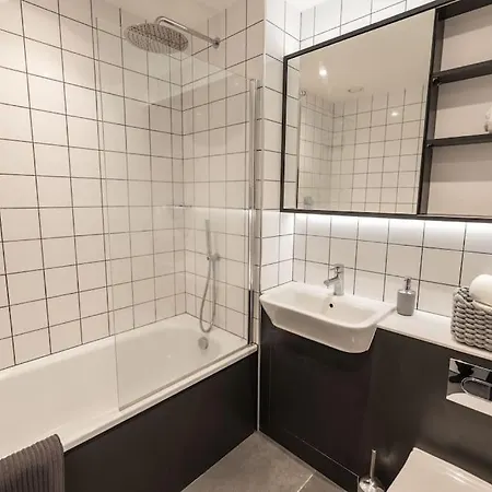 Apartment Chrome Homes - New 1 Bed Centre Wi-fi/smarttv